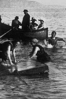 Radeau avec baigneurs