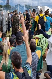 No Céu da Pátria Nesse Instante
