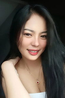 Photo of Stephanie Raz