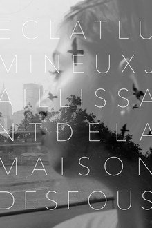 Éclat Lumineux Jaillissant de la Maison des Fous