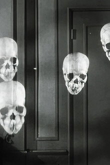 The Four Skulls of Jonathan Drake