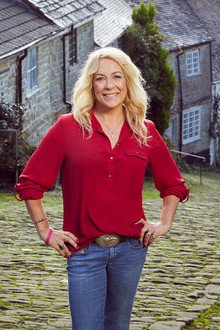 Sarah Beeny's New Country Lives