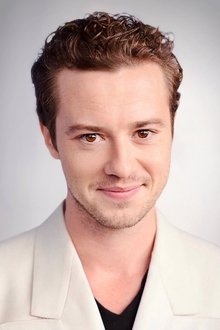 Photo of Joseph Quinn