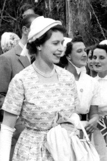 Elizabeth: Fashioning a Monarch