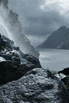 The-Norwegian-Fjords-Life-in-the-Twilights