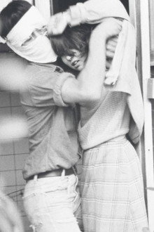 暴漢処女を襲う！