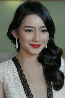 Photo of Laura Theux