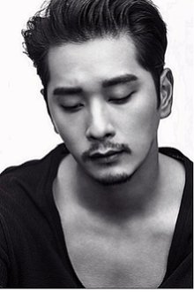 Photo of Hwang Chan-sung