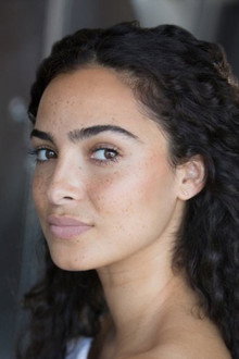 Photo of Anna Shaffer