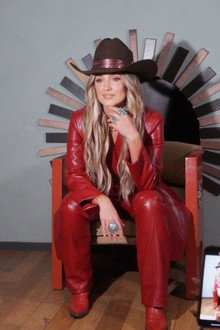 Lainey Wilson: Keepin' Country Cool