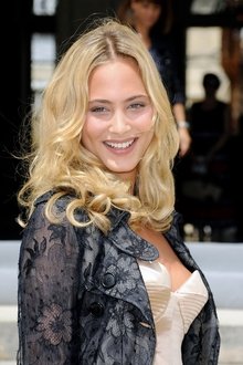 Photo of Nora Arnezeder