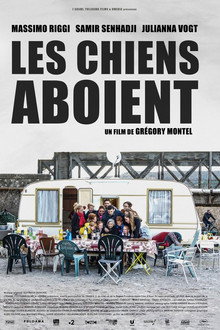 Les chiens aboient