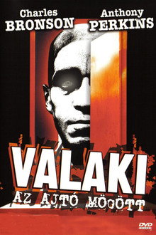 Valaki az ajtó mögött