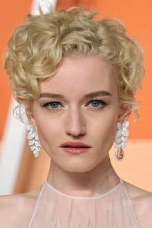 Photo of Julia Garner
