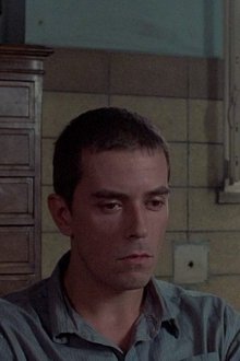 Hombre-mirando-al-sudeste