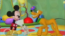 Pluto le chien babysitter