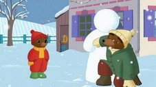 Petit Ours Brun fait un bonhomme de neige