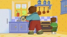 Petit Ours Brun fait des crêpes