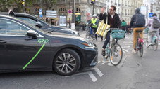 Vélos, voitures : un conflit sans fin à Paris