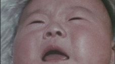 Un bébé dans la lumière