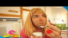 Samantha fait sa cuisine