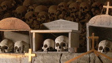 Naples: les morts font leur loi