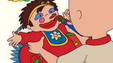 Caillou et la poupée