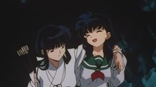 Kikyou e Kagome sozinhas numa caverna