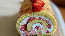 Roulé aux fraises, chantilly légère