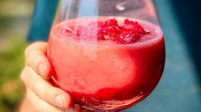 Poisson pané et milkshake banane framboise