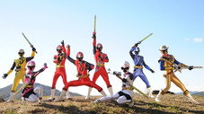 Trois générations de pères et de fils ! Tous les ninjas rassemblés