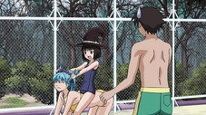 Des maillots de bain et un vampire