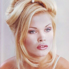 Elena Bond