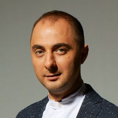 Демис Карибов