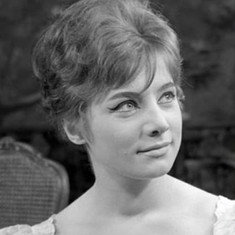 Karola Csürös