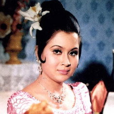 Petchara Chaowarat