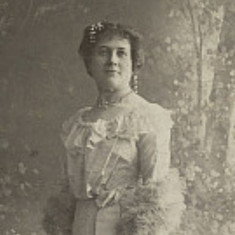 Adriënne Solser