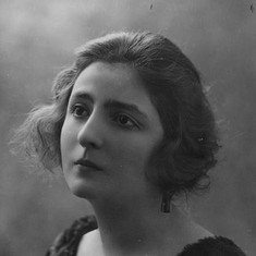 Hélène Darly