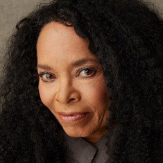 Tina Andrews