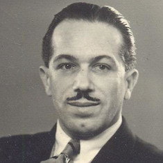 Ari Leschnikoff