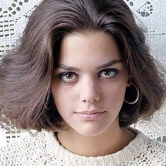 Tina Aumont
