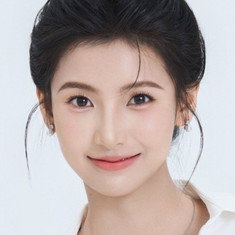 Long Yiyi