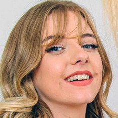 Blonde Gabie
