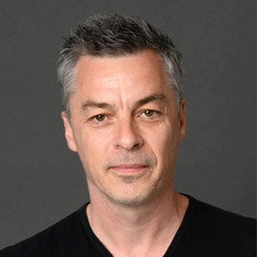 Janek Sirrs