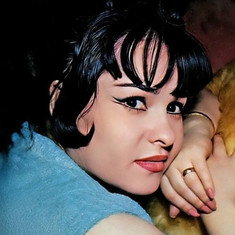 Aynur Akın