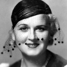 Vivien Oakland