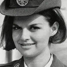 Luree Holmes