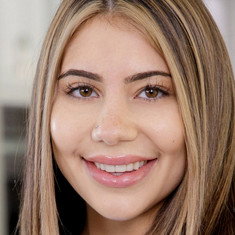 Selena Luxx