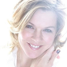 Janie Dee