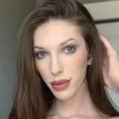 Ava Holt